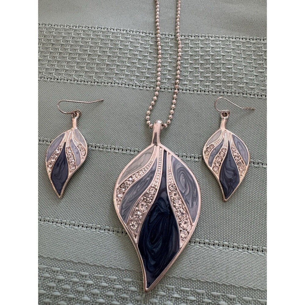 Kenneth Cole Leaf 16" Pendant Necklace Earring Set Enamel Rhinestone Earth Tone